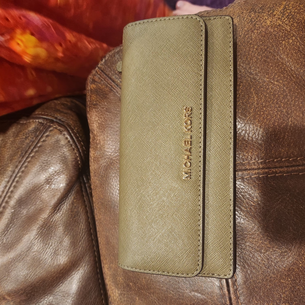 Michael Kors Olive Wallet